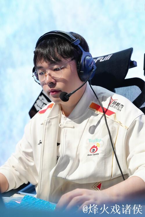 T5战队社媒官宣:下放两名选手 T5战队社媒官宣:下放两名选手