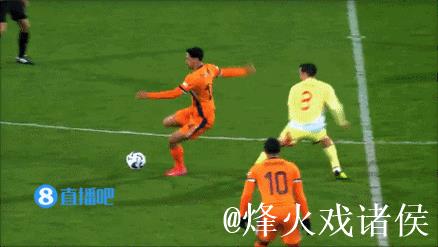 哈托染红梅里诺绝平 西班牙2-2荷兰五连胜被终结 哈托染红梅里诺绝平 西班牙2-2荷兰五连胜被终结